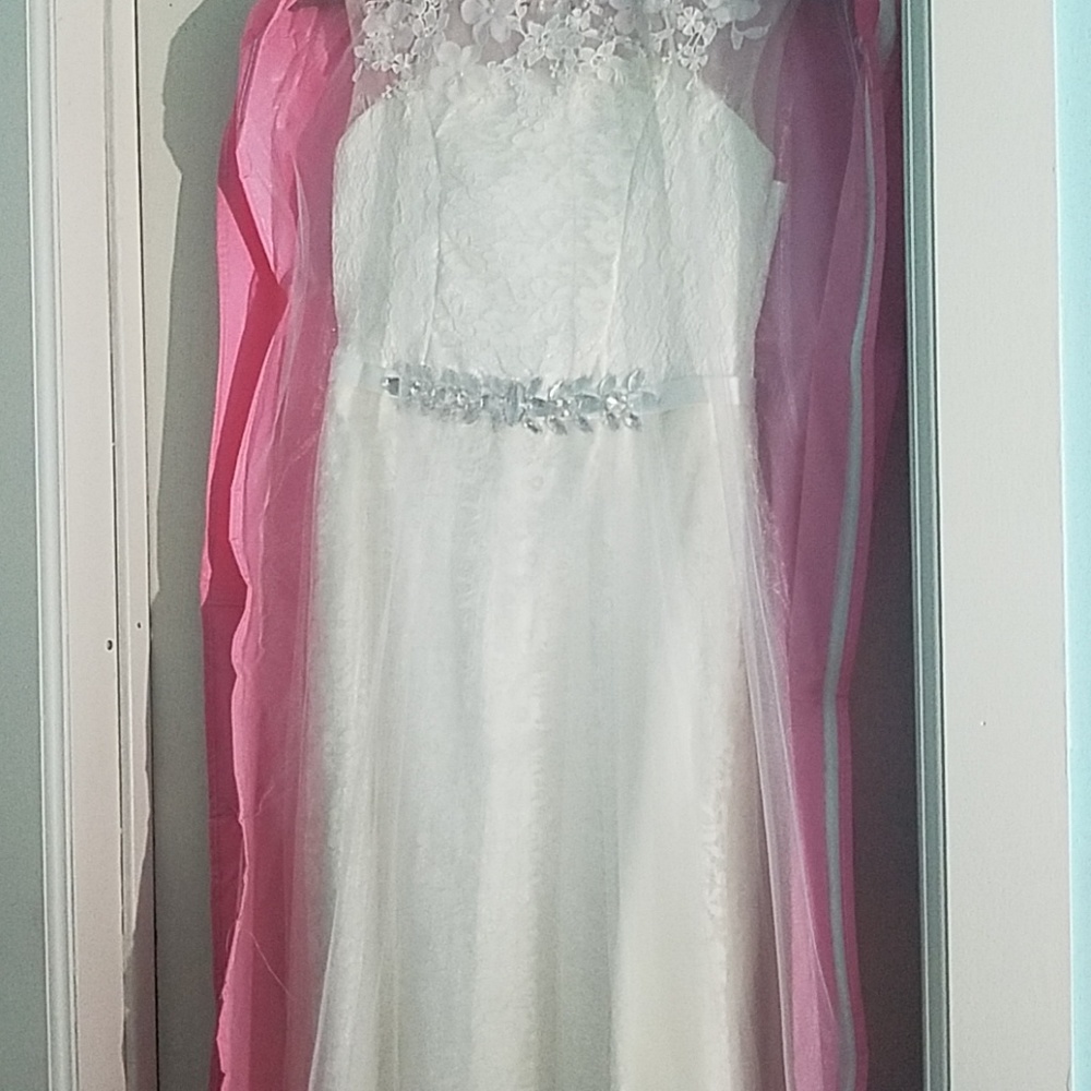 Full length white prom/wedding dress